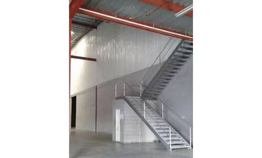 VENTA DE CONJUNTO DE GALERAS EN LA 24 DICIEMBRE 4000m2