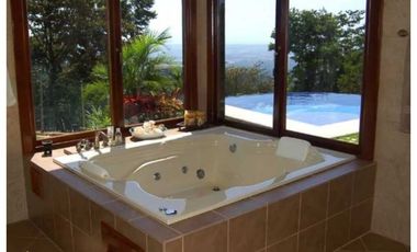 EN VENTA FABULOSA CASA EN CERRO AZUL CERCA HACIENDA COUNTRY CLUB