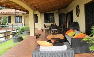 EN VENTA FABULOSA CASA EN CERRO AZUL CERCA HACIENDA COUNTRY CLUB