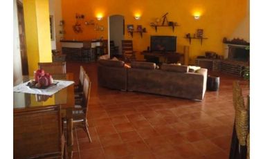 EN VENTA FABULOSA CASA EN CERRO AZUL CERCA HACIENDA COUNTRY CLUB