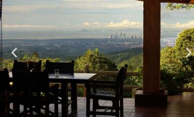 EN VENTA FABULOSA CASA EN CERRO AZUL CERCA HACIENDA COUNTRY CLUB