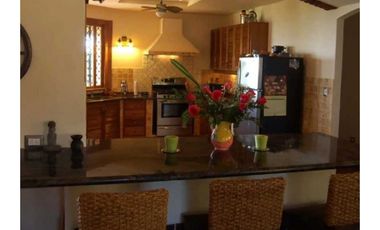 EN VENTA FABULOSA CASA EN CERRO AZUL CERCA HACIENDA COUNTRY CLUB