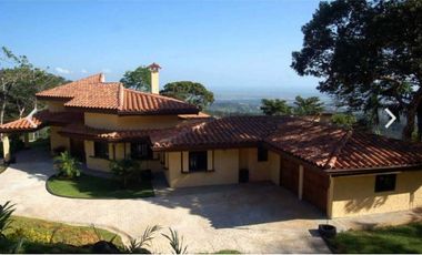 EN VENTA FABULOSA CASA EN CERRO AZUL CERCA HACIENDA COUNTRY CLUB