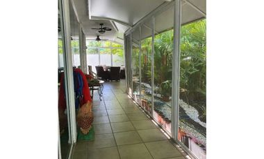 EN VENTA CASA MODERNA EN COSTA ESMERALDA 3 RECAMARAS