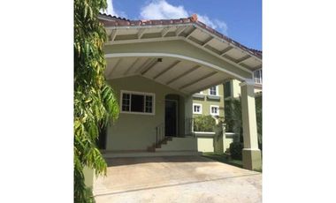 SE VENDE CASA EN PH VILLA DE LAS AZORES EN VILLA LUCRE