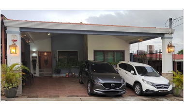 VENTA DE CASA EN COLINAS DEL GOLF