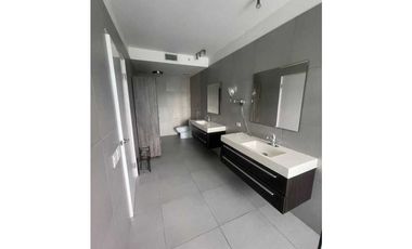 SE ALQUILA APARTAMENTO AMOBLADO PH YACHT CLUB VISTA AL MAR