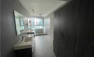 SE ALQUILA APARTAMENTO AMOBLADO PH YACHT CLUB VISTA AL MAR