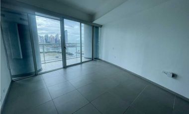 SE ALQUILA APARTAMENTO AMOBLADO PH YACHT CLUB VISTA AL MAR