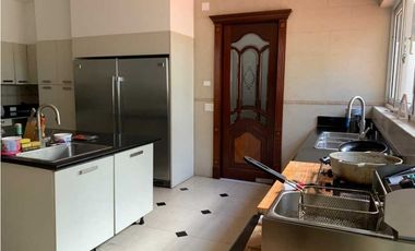 CASA EN OBARRIO PUEDE SER USO COMERCIAL