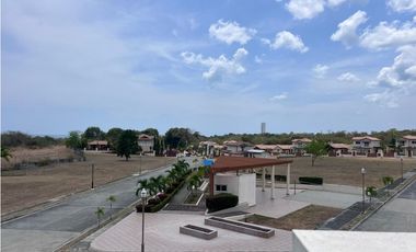 2 Bedroom/2 Fontenella apartment bath located in San Carlos