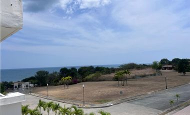 2 Bedroom/2 Fontenella apartment bath located in San Carlos