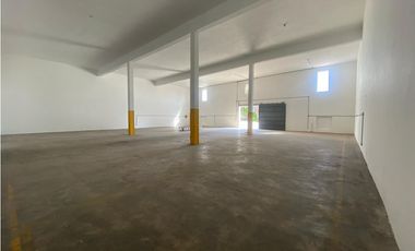 GALERA COMERCIAL / PEDREGAL / 483M2 / VIA PRINCIPAL / ANDENES DE CARGA