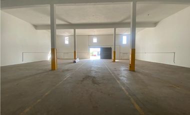 GALERA COMERCIAL / PEDREGAL / 483M2 / VIA PRINCIPAL / ANDENES DE CARGA