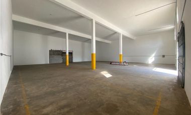 GALERA COMERCIAL / PEDREGAL / 483M2 / VIA PRINCIPAL / ANDENES DE CARGA
