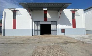 GALERA COMERCIAL / PEDREGAL / 483M2 / VIA PRINCIPAL / ANDENES DE CARGA