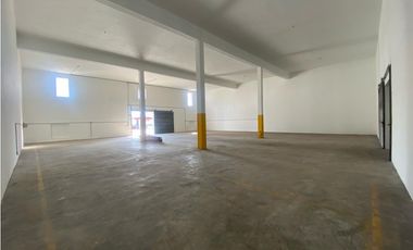 GALERA COMERCIAL / PEDREGAL / 483M2 / VIA PRINCIPAL / ANDENES DE CARGA
