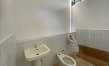 GALERA COMERCIAL / PEDREGAL / 620M2 / VIA PRINCIPAL / ANDENES DE CARGA
