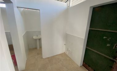 GALERA COMERCIAL / PEDREGAL / 620M2 / VIA PRINCIPAL / ANDENES DE CARGA