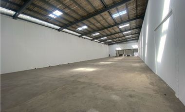 GALERA COMERCIAL / PEDREGAL / 620M2 / VIA PRINCIPAL / ANDENES DE CARGA
