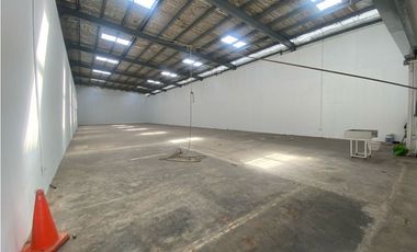 GALERA COMERCIAL / PEDREGAL / 620M2 / VIA PRINCIPAL / ANDENES DE CARGA