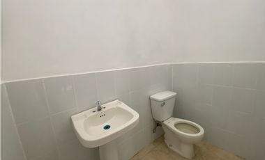 GALERA COMERCIAL / PEDREGAL / 620M2 / VIA PRINCIPAL / ANDENES DE CARGA