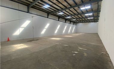 GALERA COMERCIAL / PEDREGAL / 620M2 / VIA PRINCIPAL / ANDENES DE CARGA