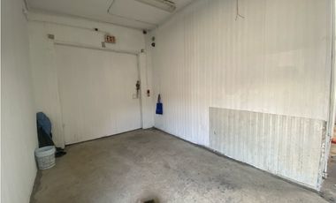 GALERA COMERCIAL / PEDREGAL / 620M2 / VIA PRINCIPAL / ANDENES DE CARGA