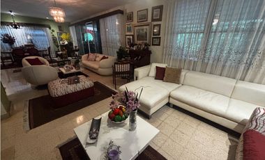 HATO PINTADO / LA LOMA / 622m2 / 5 HABITACIONES / 3 NIVELES / CENTRICA