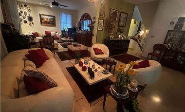 HATO PINTADO / LA LOMA / 622m2 / 5 HABITACIONES / 3 NIVELES / CENTRICA