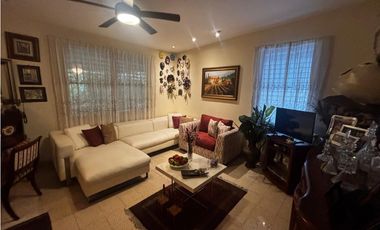 HATO PINTADO / LA LOMA / 622m2 / 5 HABITACIONES / 3 NIVELES / CENTRICA