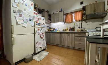 Valentin Gomez 2326 e/ Sudameria y R.Indonesia, Gregorio de Laferrere