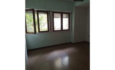 Casa 5 ambientes — Zona Centro