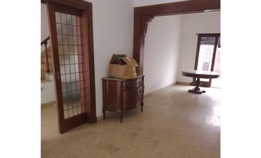 Casa 5 ambientes — Zona Centro