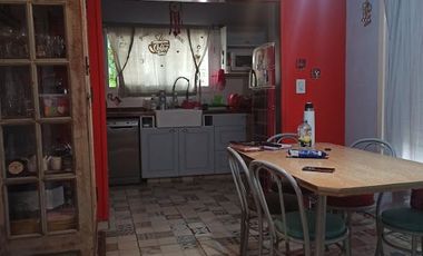 Casa en venta de 3 dormitorios c/ cochera en Ramos Mejía