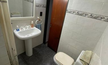 12 y 158- CASA + LOCAL EN BERISSO