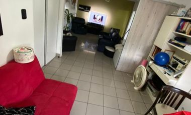 12 y 158- CASA + LOCAL EN BERISSO