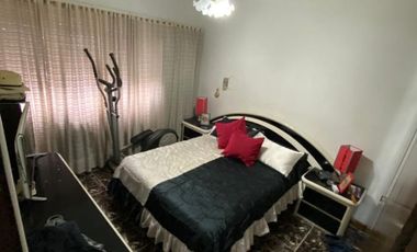 12 y 158- CASA + LOCAL EN BERISSO