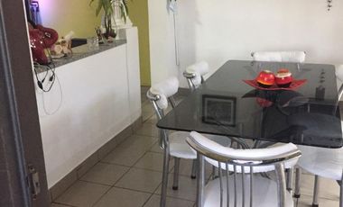 12 y 158- CASA + LOCAL EN BERISSO
