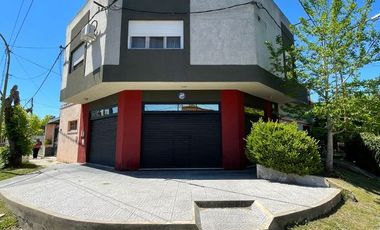 12 y 158- CASA + LOCAL EN BERISSO