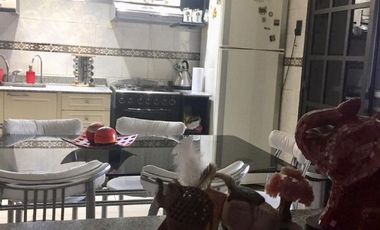 12 y 158- CASA + LOCAL EN BERISSO