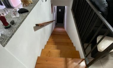 12 y 158- CASA + LOCAL EN BERISSO