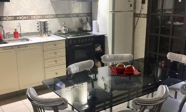 12 y 158- CASA + LOCAL EN BERISSO