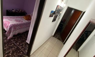 12 y 158- CASA + LOCAL EN BERISSO