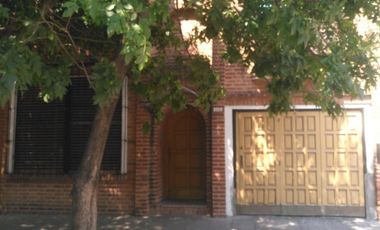 Casa en venta de 4 dormitorios c/ cochera en Villa Soldati
