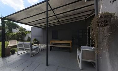 Casa de 5 ambientes en venta en Lanus Impecable!!!