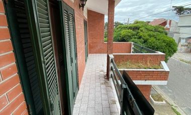 Casa en venta de 6 dormitorios c/ cochera en Mar del Tuyú