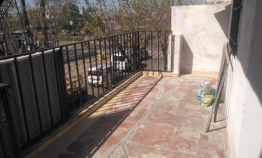 CASA CON 2 DEPTOS, LOCAL DE NEGOCIO Y GALPON AL FONDO EN VILLA SOLDATI