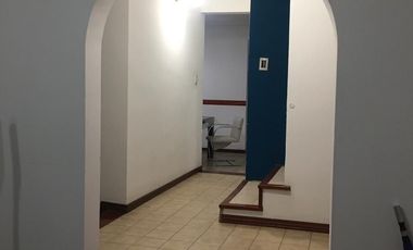 Venta Monte Grande Muy Buena Casa En Esquina De 2 Plantas Con 3 Dormitorios.