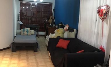 Venta Monte Grande Muy Buena Casa En Esquina De 2 Plantas Con 3 Dormitorios.